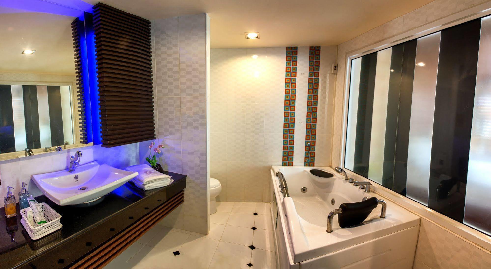 The Ring Hotel Hat Yai Exterior photo