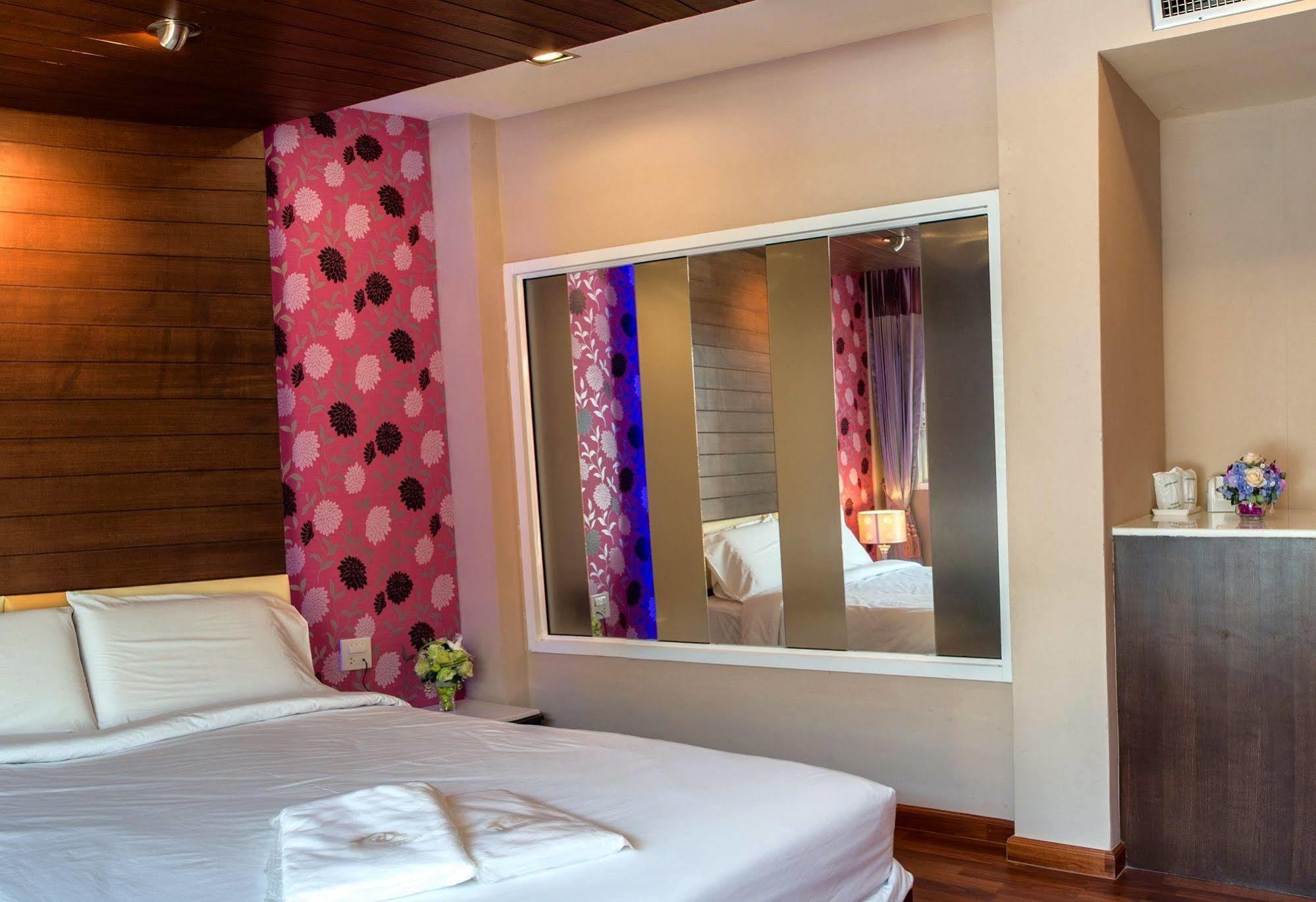 The Ring Hotel Hat Yai Exterior photo